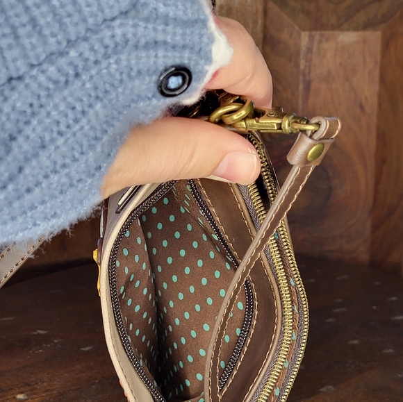 Chala Crossbody Bag with Camper Design - Picture 15 of 15